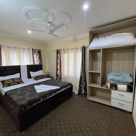 The Khayabaan - Luxurious Home Stay Away From Home Srīnagar Esterno foto