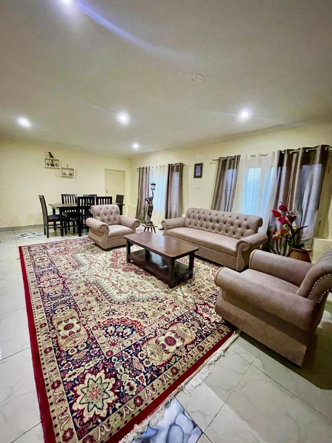 The Khayabaan - Luxurious Home Stay Away From Home Srīnagar Esterno foto