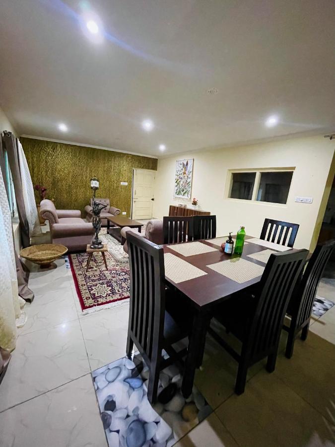 The Khayabaan - Luxurious Home Stay Away From Home Srīnagar Esterno foto