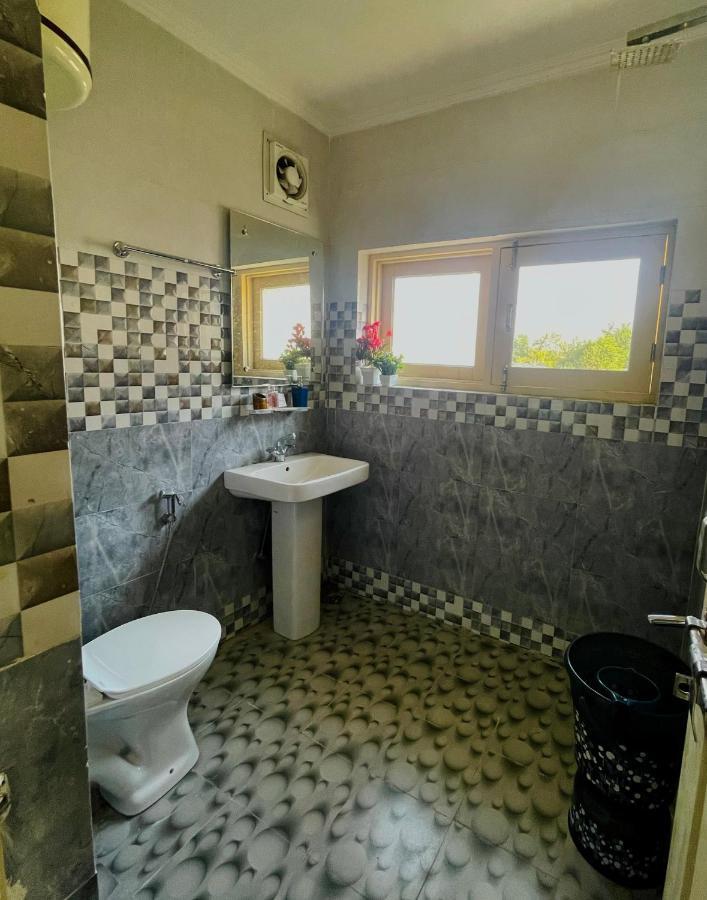 The Khayabaan - Luxurious Home Stay Away From Home Srīnagar Esterno foto
