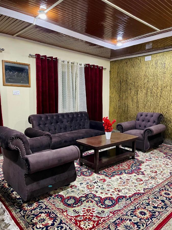 The Khayabaan - Luxurious Home Stay Away From Home Srīnagar Esterno foto