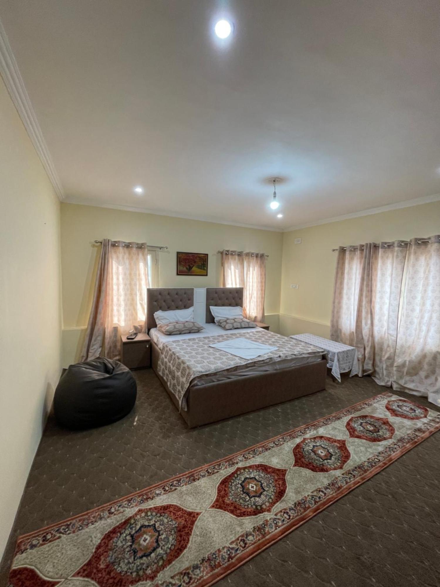 The Khayabaan - Luxurious Home Stay Away From Home Srīnagar Esterno foto