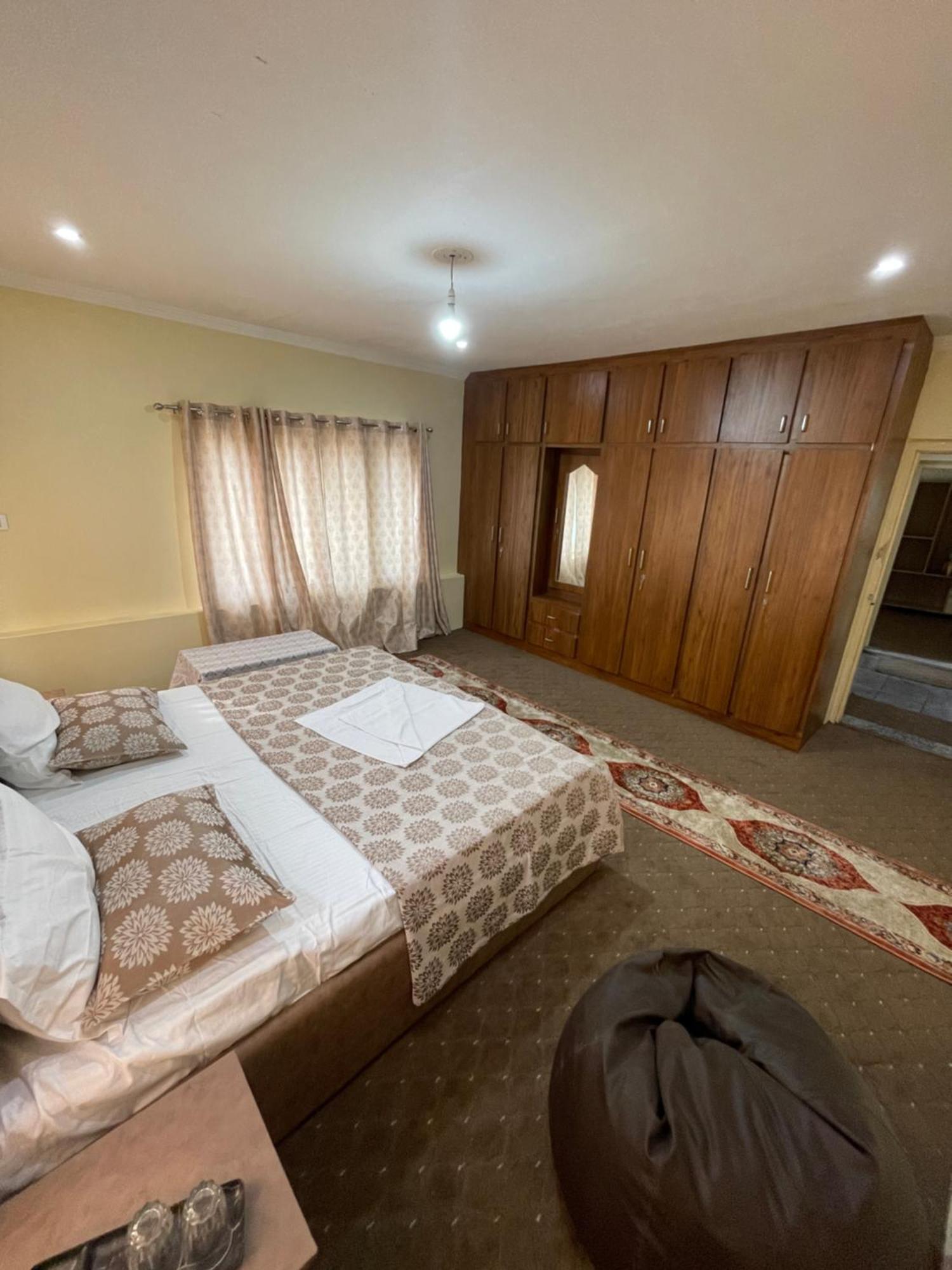 The Khayabaan - Luxurious Home Stay Away From Home Srīnagar Esterno foto