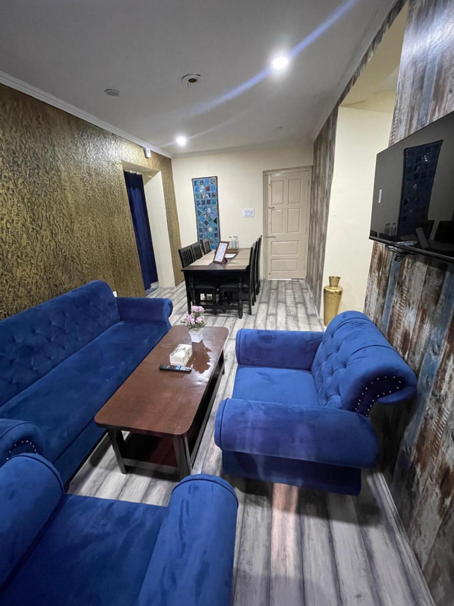 The Khayabaan - Luxurious Home Stay Away From Home Srīnagar Esterno foto