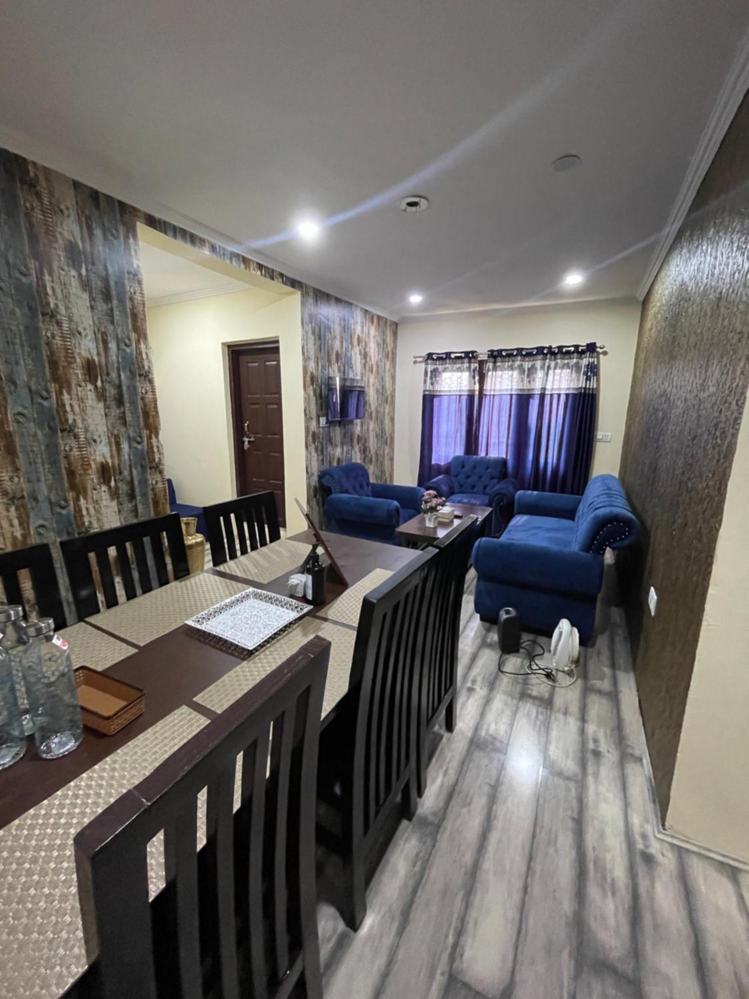 The Khayabaan - Luxurious Home Stay Away From Home Srīnagar Esterno foto