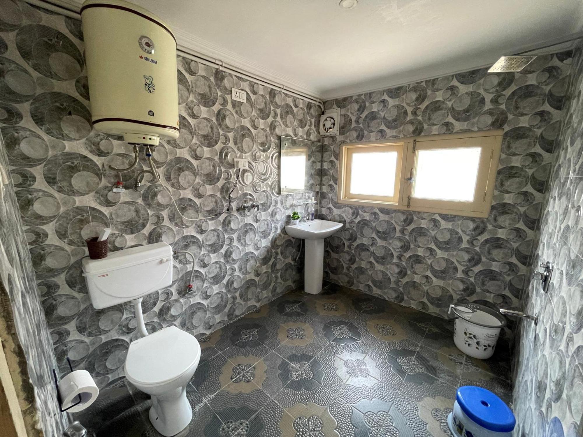 The Khayabaan - Luxurious Home Stay Away From Home Srīnagar Esterno foto