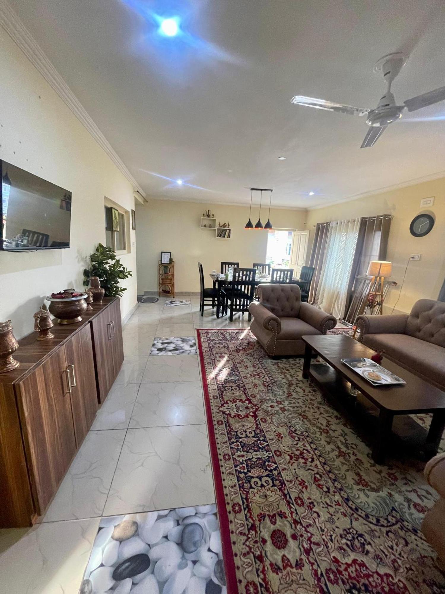 The Khayabaan - Luxurious Home Stay Away From Home Srīnagar Esterno foto